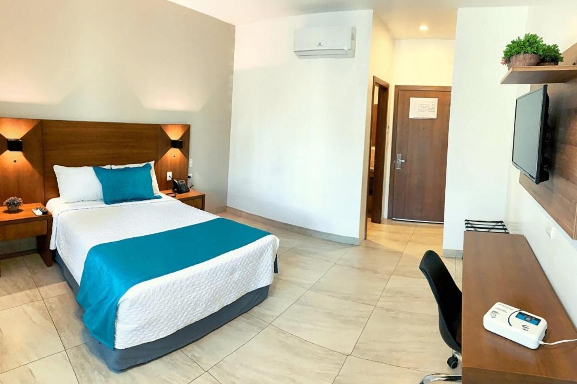 Aquamarina Hotel Манта Екстер'єр фото